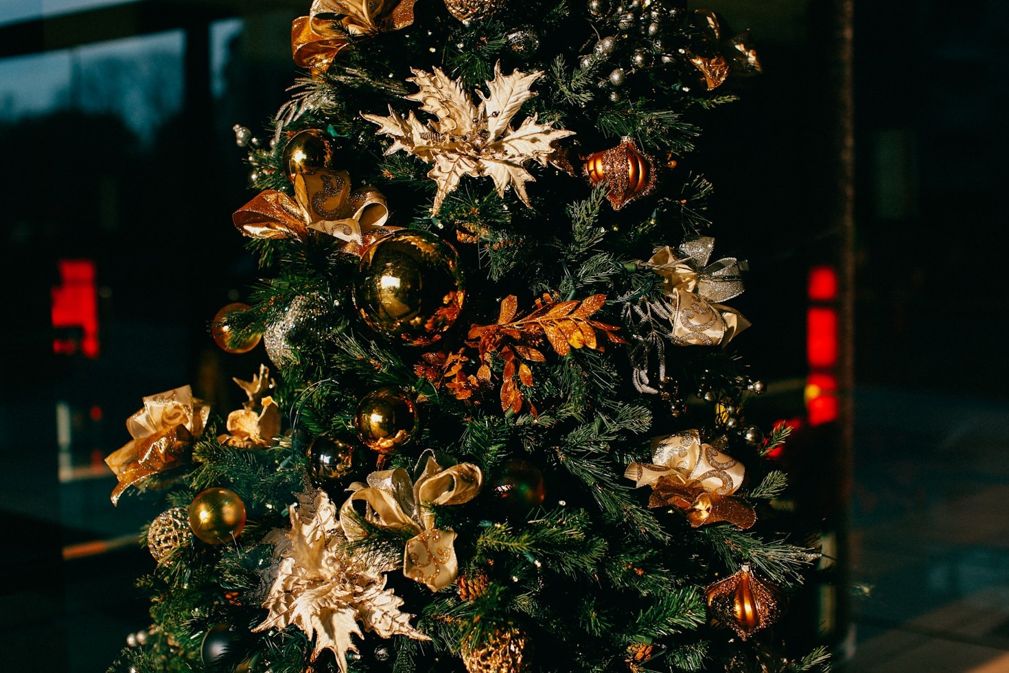 10 Ways to Create a Magical Christmas Atmosphere